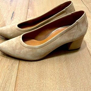 Paul Green size 4 (6.5 in US) suede heels